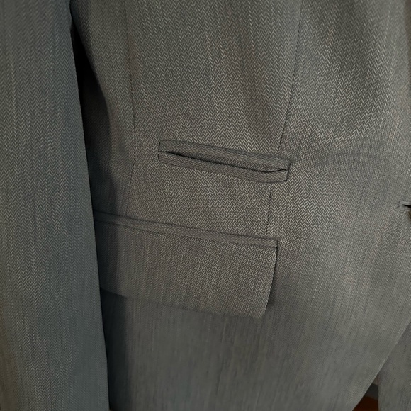 Banana Republic Women’s light blue one-button blazer w/polka dot white lining - Picture 2 of 7